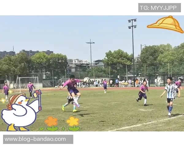 足球捡球人背后的故事与坚持他们如何为比赛增添乐趣与激情